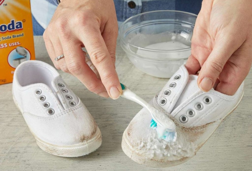 clean canvas shoes at home